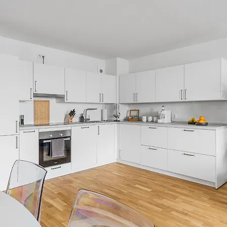 Prime: Design Fur 4 - Zentrale Lage
