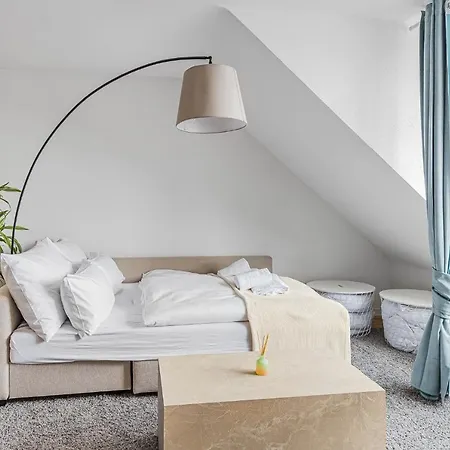 Prime: Design Fur 4 - Zentrale Lage Apartment *